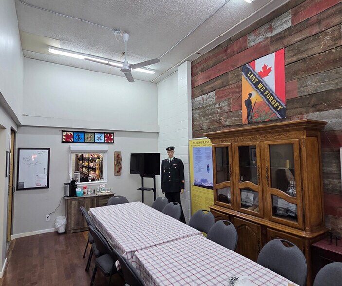 More Photos Of 242 12B St N, Lethbridge Warehouse For Sale