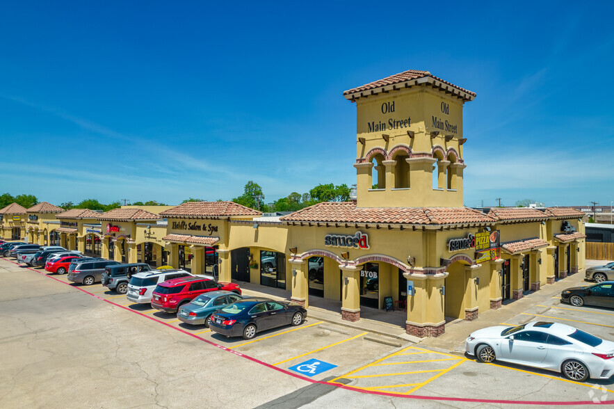 Primary Photo Of 106-180 N Main St, Grapevine General Retail For Lease