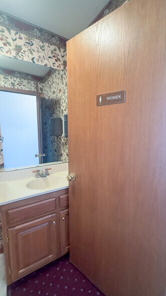 More Photos Of 907 N Oklahoma St, Tryon Religious Facility For Sale