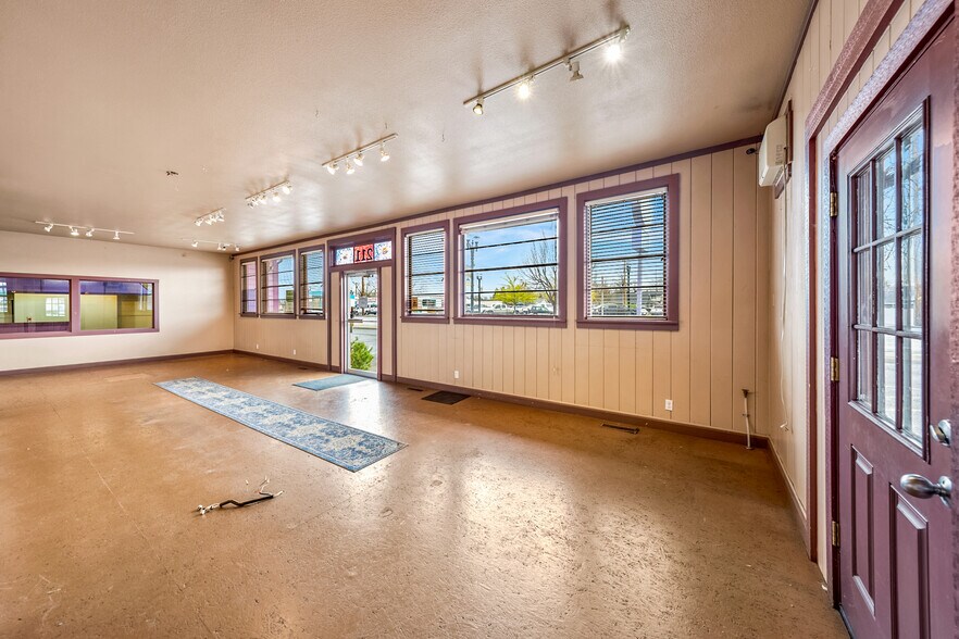 More Photos Of 211 Front St, Central Point General Retail For Sale
