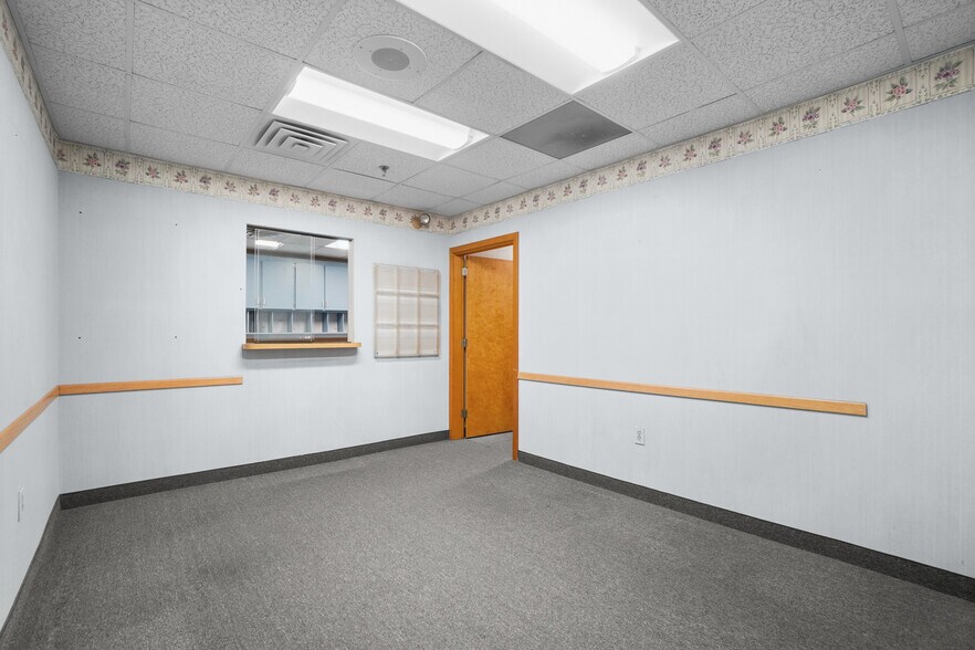 More Photos Of 725 Reservoir Ave, Cranston Medical For Lease