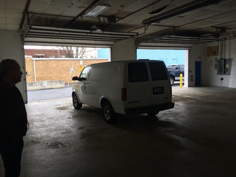 More Photos Of 2419 E High St, Springfield Storefront For Sale