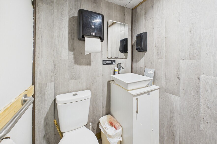 More Photos Of 1603 Central Blvd, Bull Shoals Restaurant For Sale