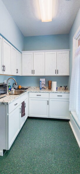 More Photos Of 1003 N Washington Ave, Lansing Office For Sale