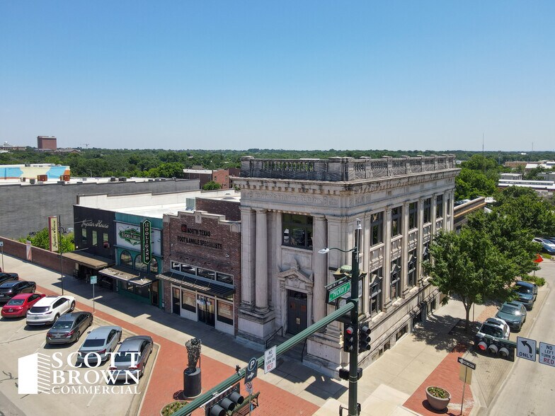 More Photos Of 100 N Locust St, Denton Office For Lease