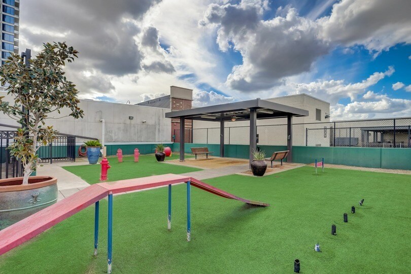 More Photos Of 2800 Kirby Dr, Houston Apartments For Lease