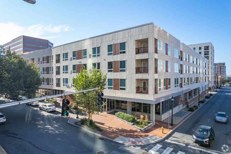 Primary Photo Of 116 W 9th St, Wilmington Apartments For Lease