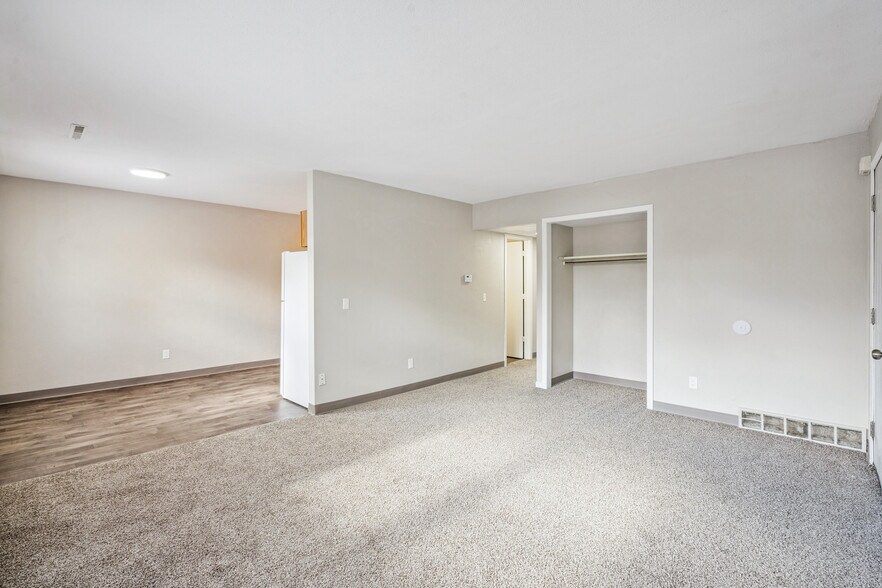 More Photos Of 322 W 65th St, Davenport Apartments For Sale