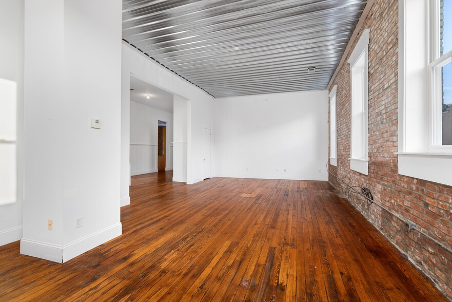More Photos Of 107-109 W Pleasant Ave, Covington Loft Creative Space For Sale