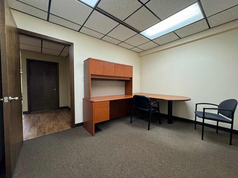 More Photos Of 8396 Mississippi St, Merrillville Office Residential For Lease