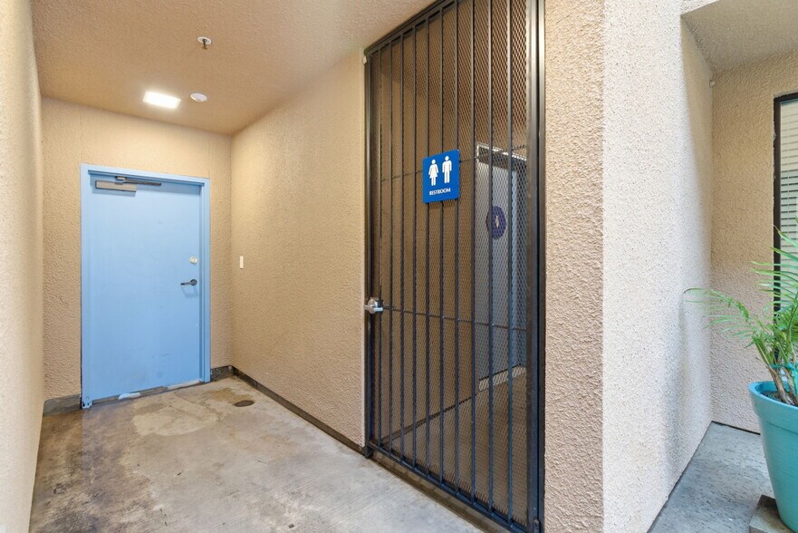 More Photos Of 717 16th St, Modesto Office For Lease