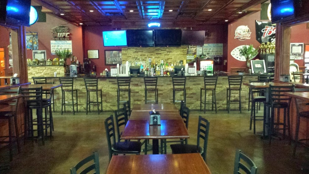 More Photos Of 1720 Gretna Blvd, Harvey Bar For Sale