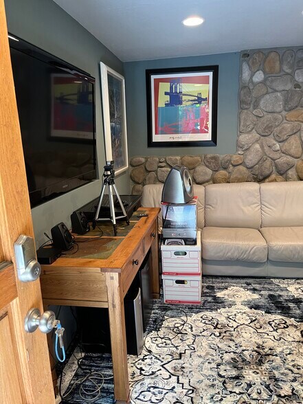 More Photos Of 137 Mt Rose St, Reno Office Residential For Lease