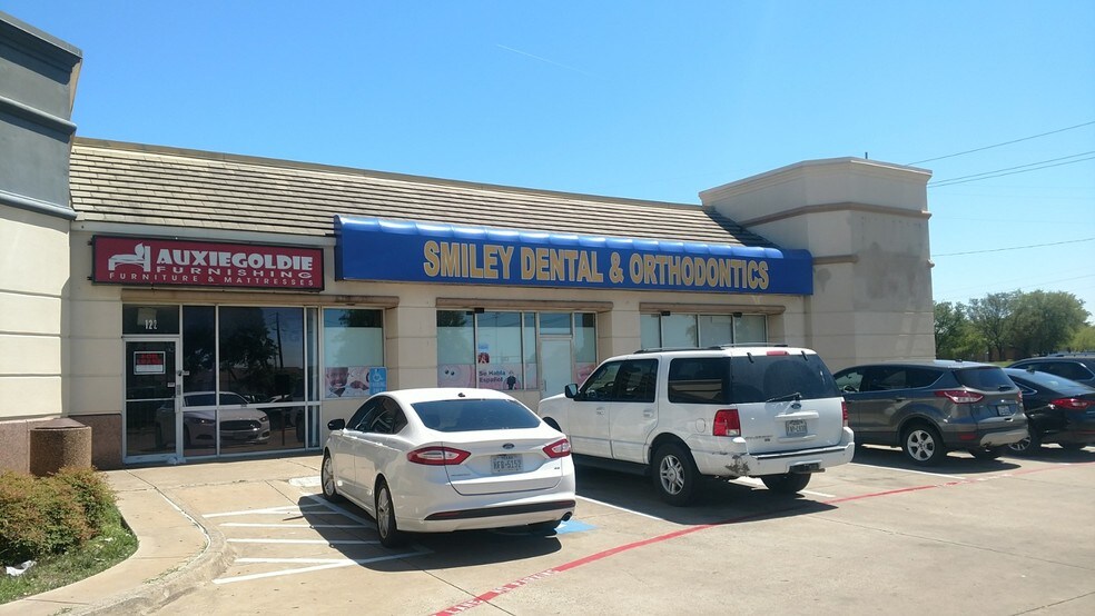 More Photos Of 9203 Skillman St, Dallas General Retail For Lease