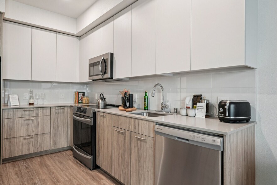 More Photos Of 1010 11th St, Sacramento Apartments For Lease