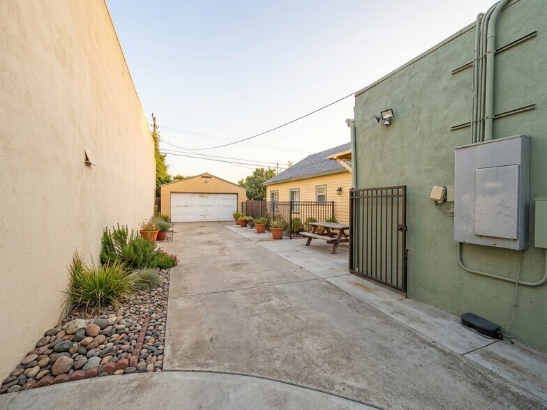 More Photos Of 9138-9140 Telegraph Rd, Downey Storefront Retail Residential For Sale