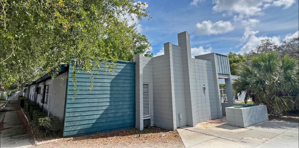 Primary Photo Of 1033 Seminola Blvd, Casselberry Veterinarian Kennel For Sale