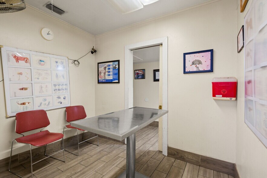 More Photos Of 6603 N Florida Ave, Tampa Veterinarian Kennel For Lease