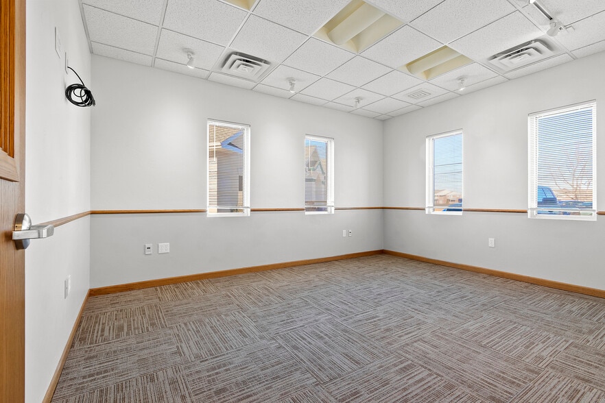 More Photos Of 1496 Bellevue St, Green Bay Office For Lease