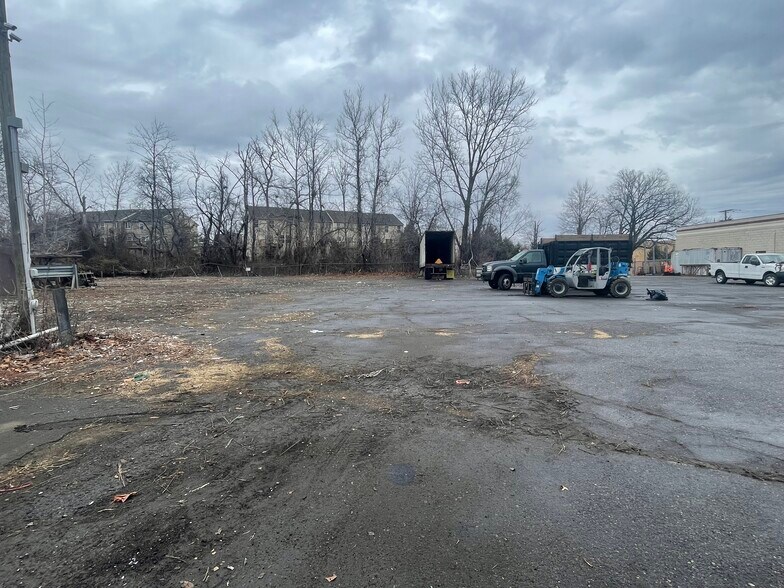 More Photos Of 460-464 N Randolph Ave, Cinnaminson Warehouse For Lease