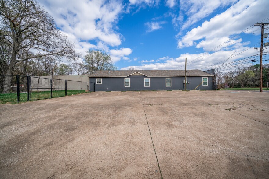 More Photos Of 1505 E Marshall Ave, Longview Medical For Sale