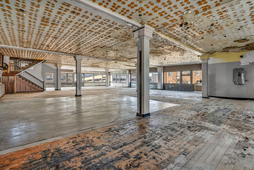 More Photos Of 112-130 Erie St S, Massillon Office For Sale