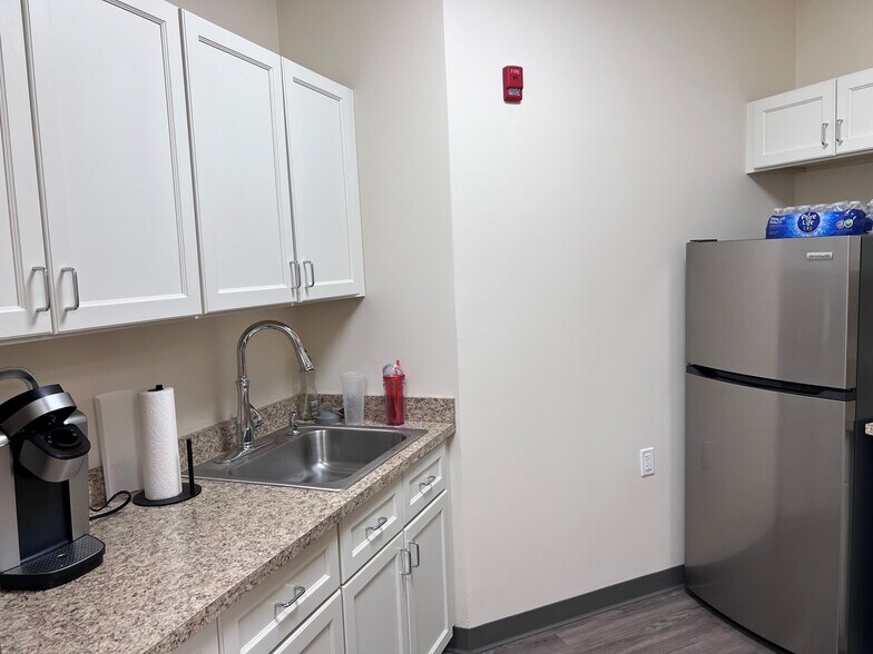 More Photos Of 120 Thomas St, Worcester Medical For Lease