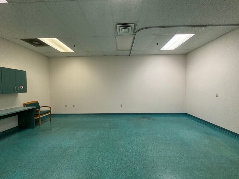 More Photos Of 144 Main St, East Hartford Storefront For Lease