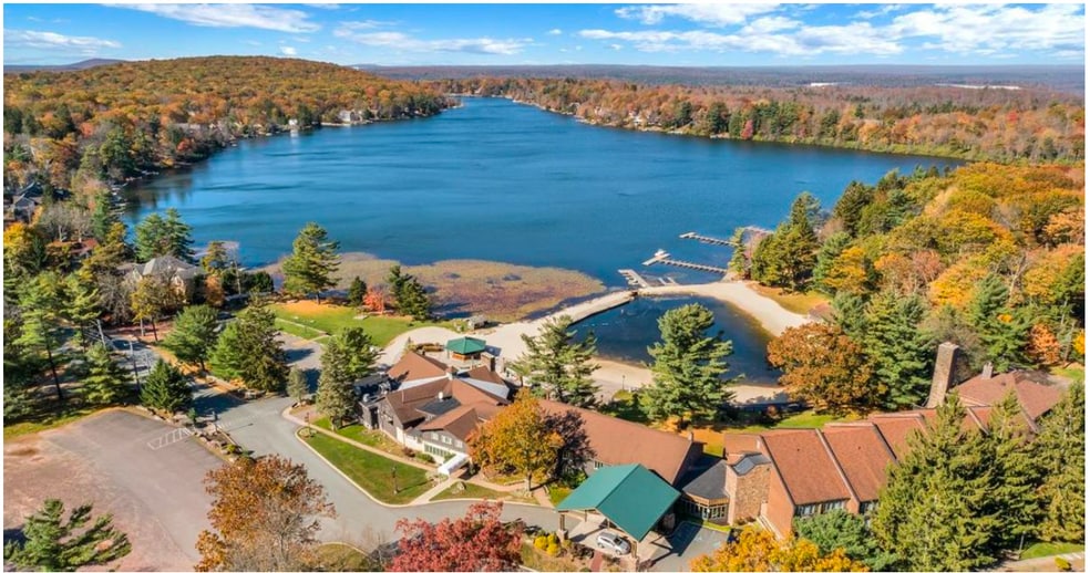 More Photos Of 428 Moseywood Rd, Lake Harmony Hotel For Sale