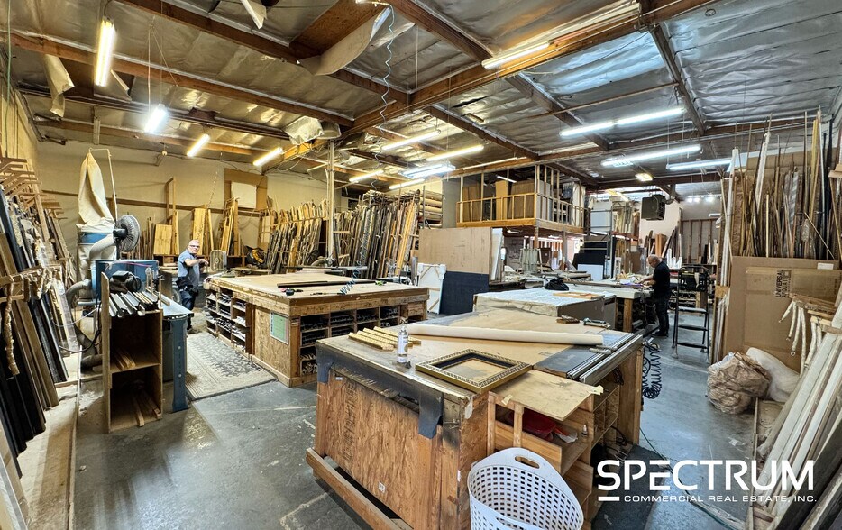 More Photos Of 16540 Gault St, Van Nuys Warehouse For Lease