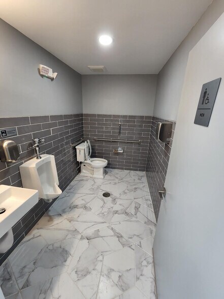 More Photos Of 801 W Grant Hwy, Marengo Freestanding For Lease