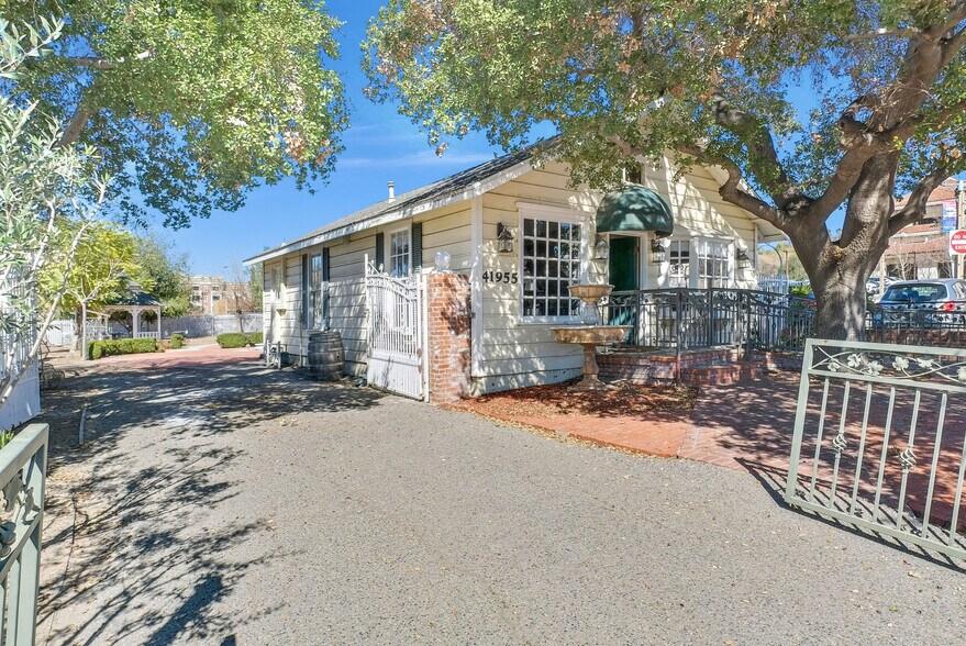 More Photos Of 41955 Main St, Temecula Freestanding For Sale