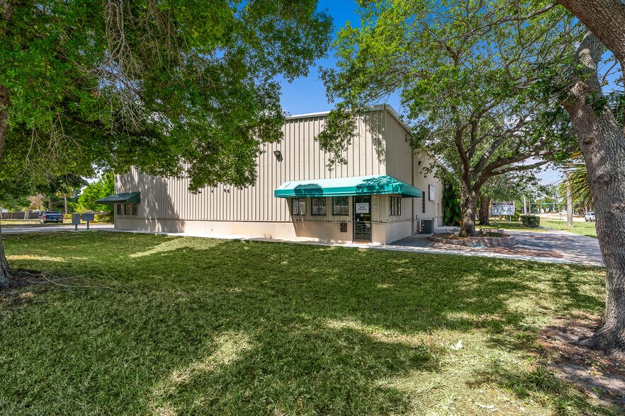 More Photos Of 3101-3215 Aviation Blvd, Vero Beach Warehouse For Lease