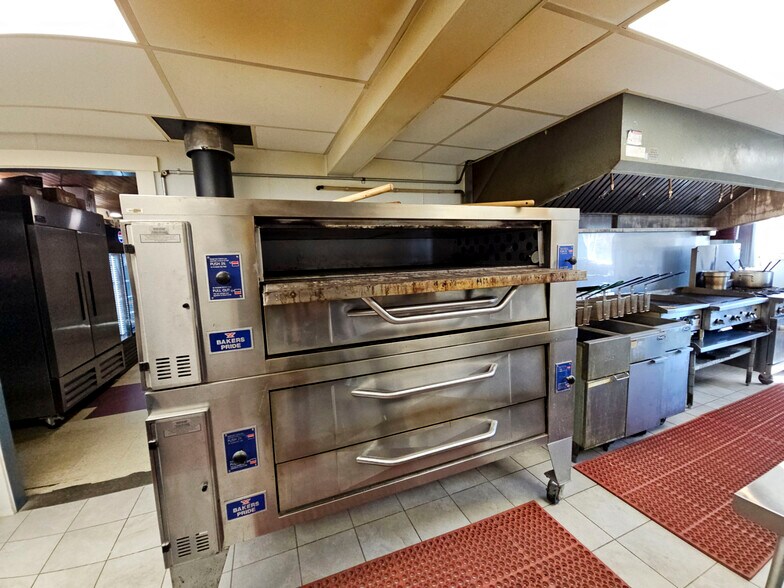 More Photos Of 181 Waterville Rd, Belfast Restaurant For Lease