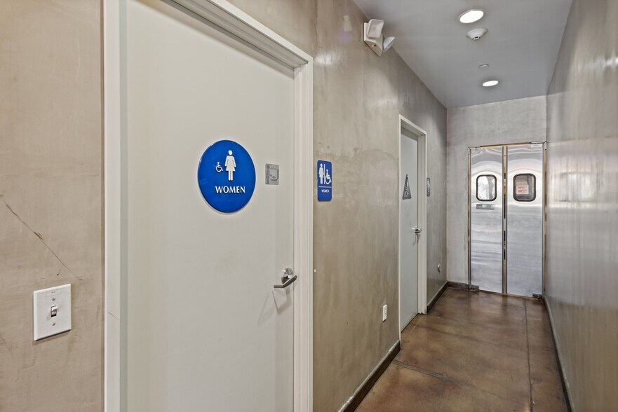 More Photos Of 8266 Firestone Blvd, Downey Restaurant For Lease