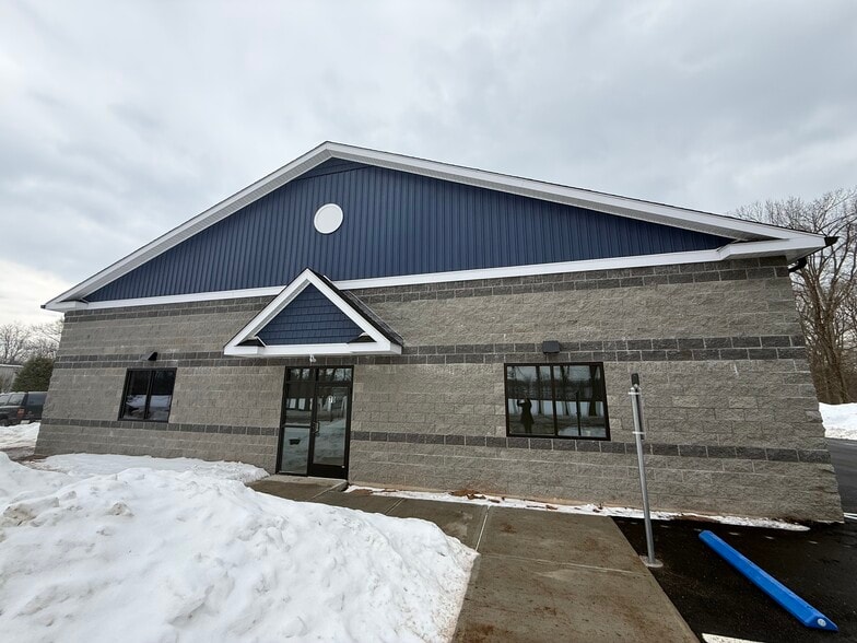 Primary Photo Of 70 County Line Dr, Cromwell Warehouse For Lease