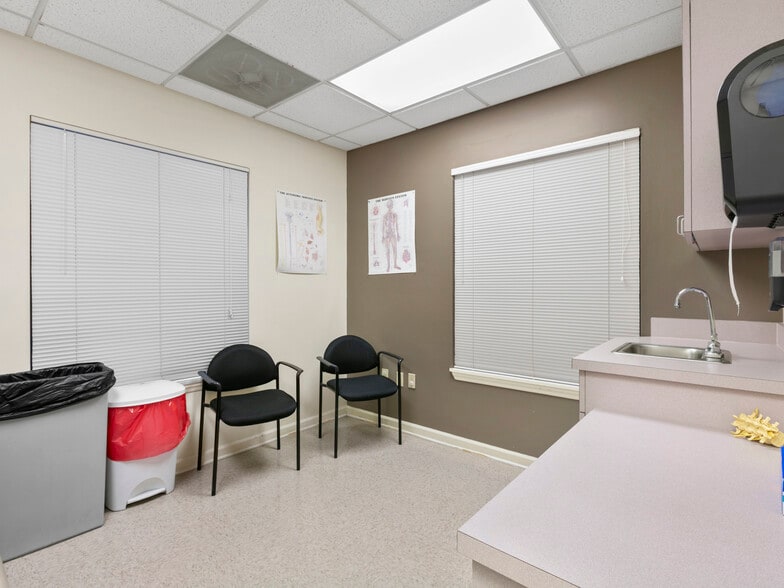 More Photos Of 1998 Hendersonville Rd, Asheville Medical For Lease