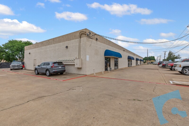 More Photos Of 732-750 W Hurst Blvd, Hurst Flex For Lease