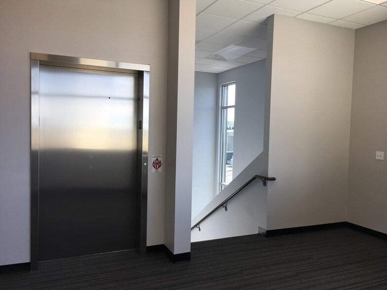 More Photos Of 7035 W Clearwater Ave, Kennewick Office For Lease