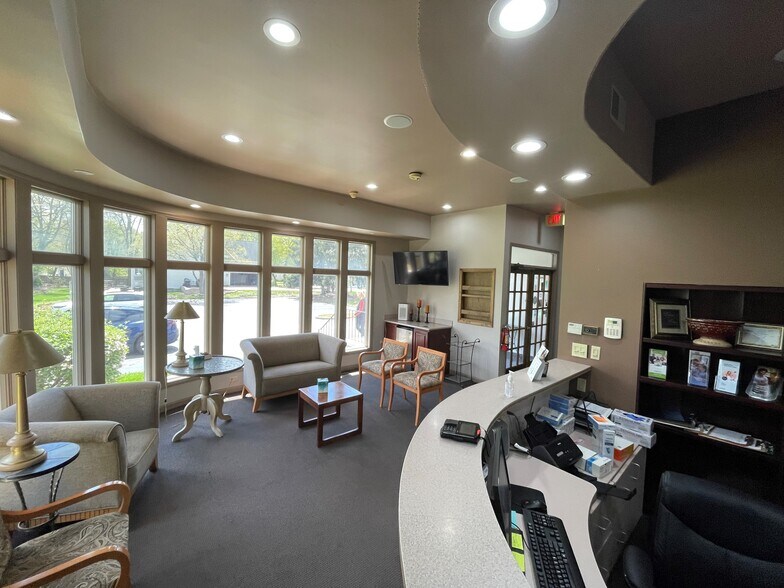 More Photos Of 502 E State St, Geneva Storefront Retail Office For Lease