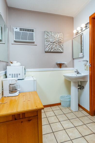 More Photos Of 21625 Highway 160, Durango Hotel For Sale