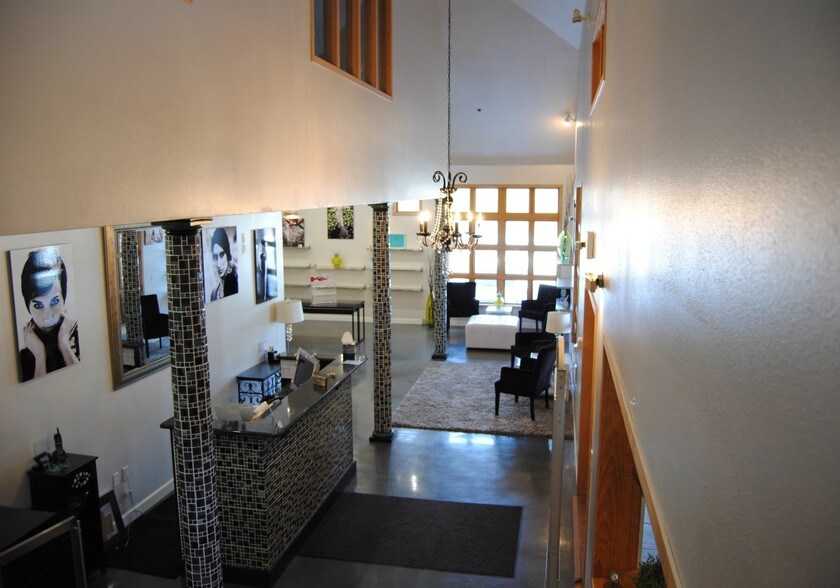 More Photos Of 1550-1556 W Mequon Rd, Mequon Freestanding For Sale