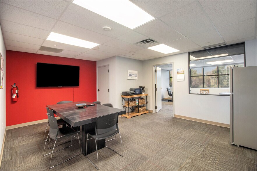 More Photos Of 5001 S Parker Rd, Aurora Office For Lease