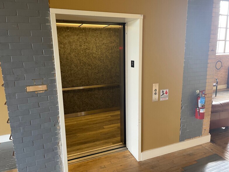 More Photos Of 3121 Broadway St, Paducah Storefront Retail Office For Sale