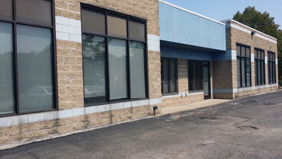 More Photos Of 1300-1338 Dodge Ave, Evanston Freestanding For Lease