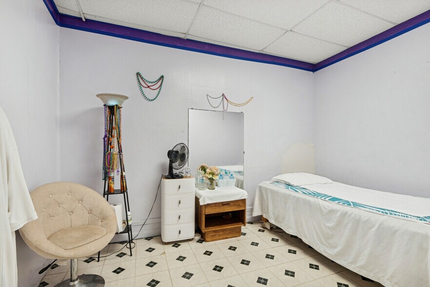 More Photos Of 114 Baronne St, New Orleans General Retail For Sale