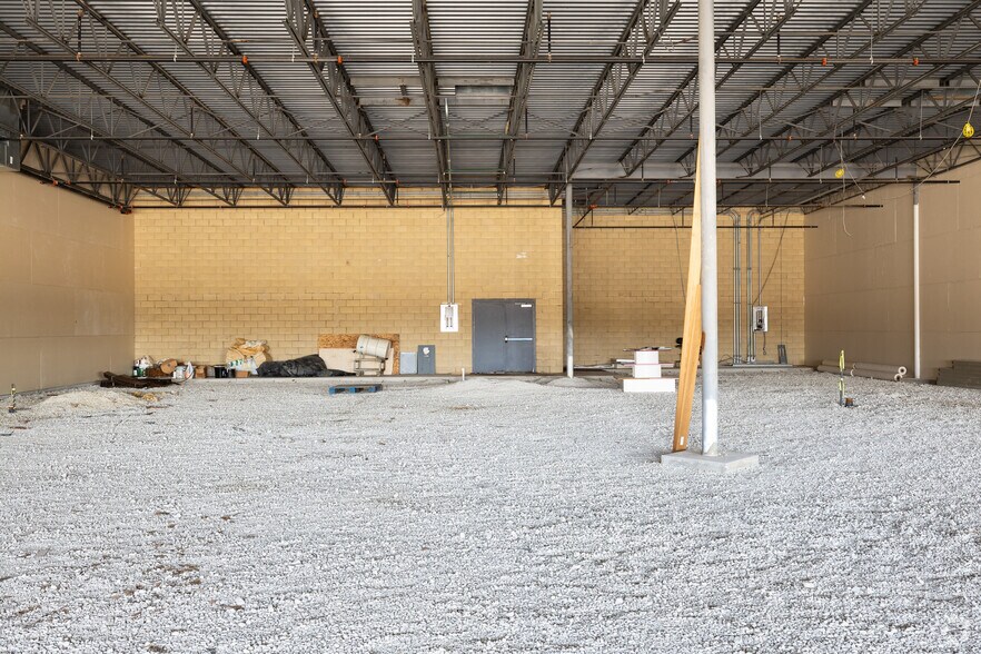 More Photos Of 14100-14104 Redfield Dr, Eugene Storefront For Sale