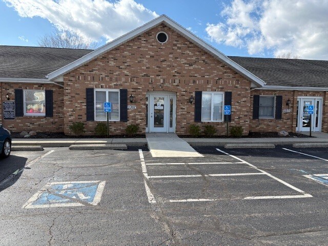 Primary Photo Of 2177-2253 Olympic St, Springfield Office For Lease