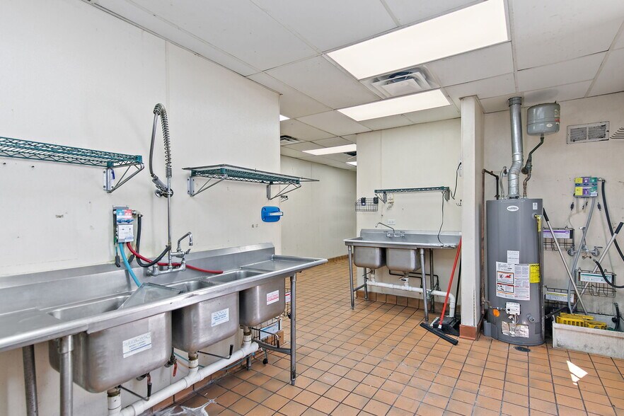 More Photos Of 240 Douglas Rd, Oswego Fast Food For Sale