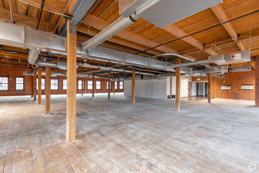 More Photos Of 10-20 Channel Ctr St, Boston Office For Sale